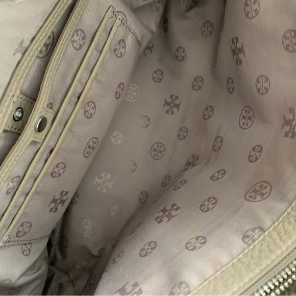 Tory Burch large leather shoulder tote/purse taupe/gray with silver chain - Picture 4 of 5